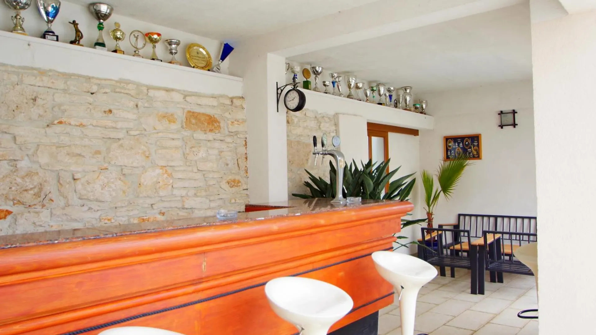3 Holiday Apartments With Shared Pool, Peaceful Location Pula Croatia